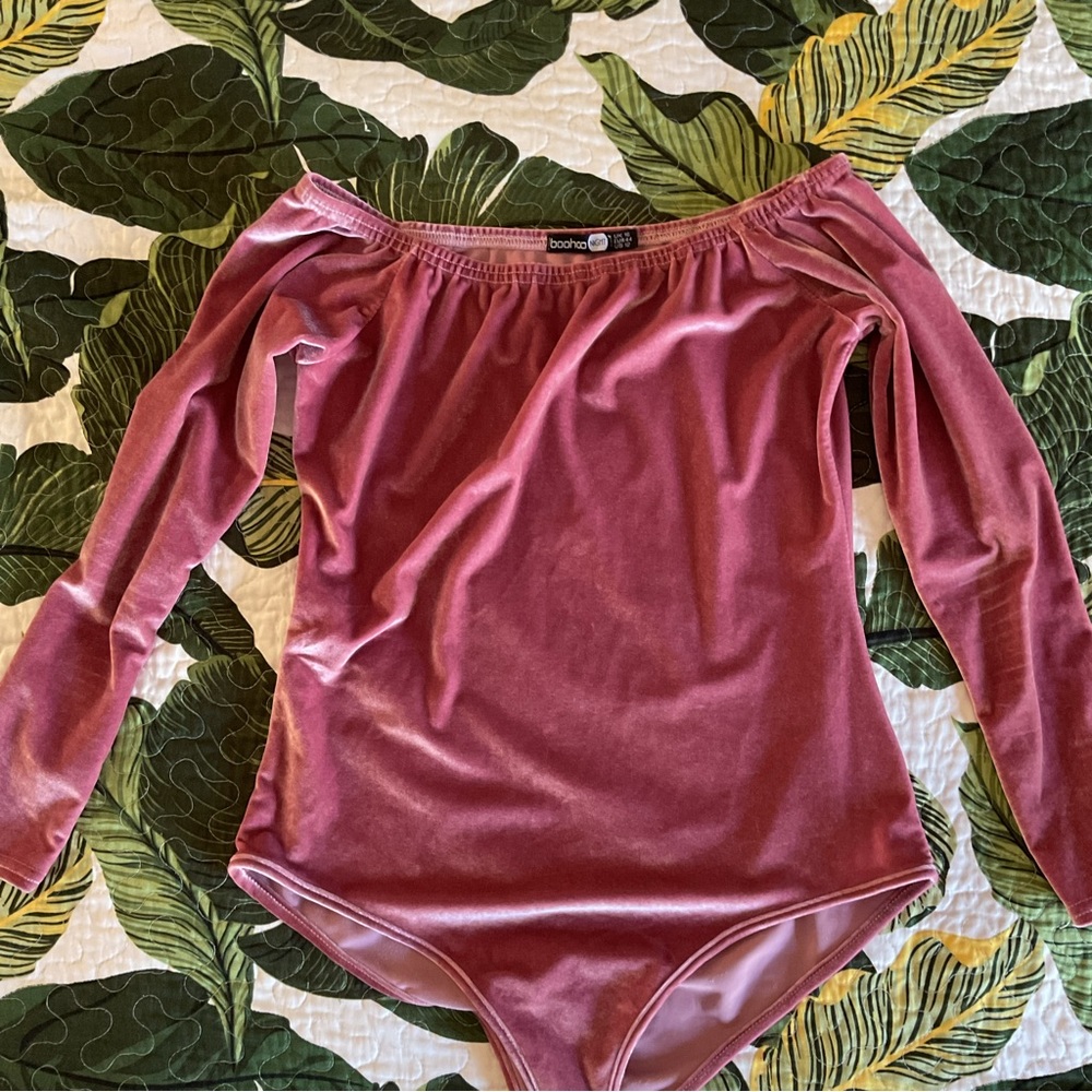 Boohoo velvet off the shoulder pink bodysuit